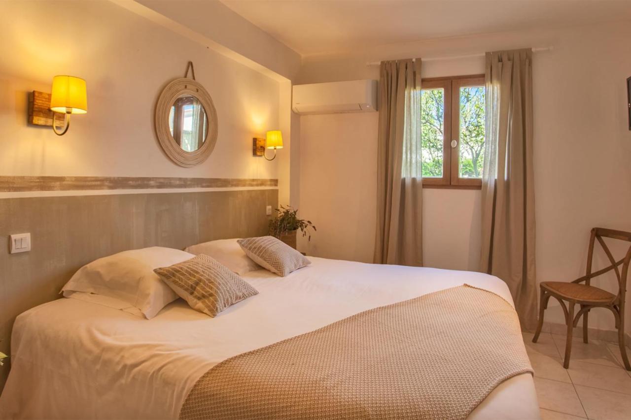 Location De Vacances Olivier Jardin Privatif Et Piscine Chauffee Partagee กาลวี ภายนอก รูปภาพ