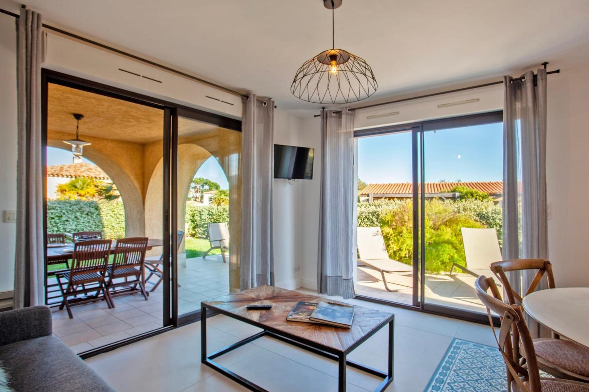 Location De Vacances Olivier Jardin Privatif Et Piscine Chauffee Partagee กาลวี ภายนอก รูปภาพ