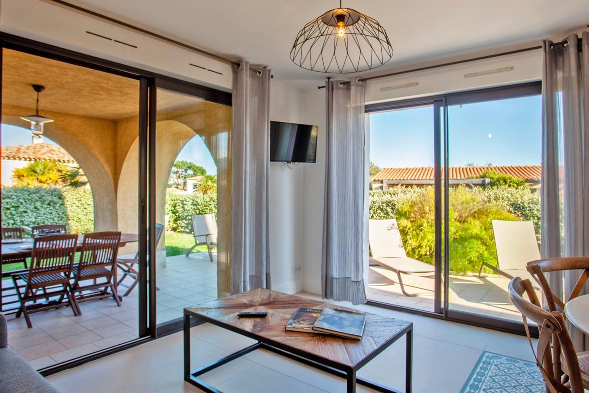 Location De Vacances Olivier Jardin Privatif Et Piscine Chauffee Partagee กาลวี ภายนอก รูปภาพ